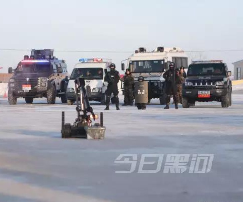 黑河反恐防爆實戰(zhàn)！看凌天排爆機(jī)器人如何在零下25&deg;迅速出擊。