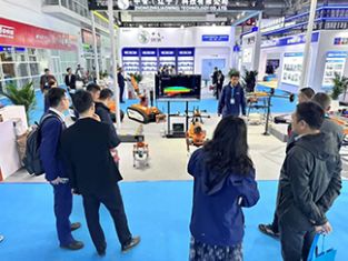 【消防機器狗系列亮相石油展】北京凌天滅火四足機器狗、偵察四足機器狗、運輸四足機器狗、消防系留滅火無人機等重點裝備亮相展會！