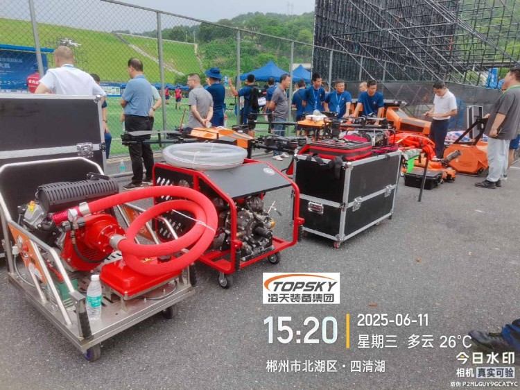 投彈無人機(jī)，滅火無人機(jī)，隔離帶開辟機(jī)器人展會2.jpg
