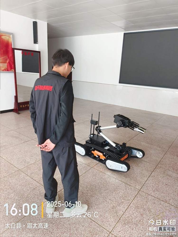 雙擺臂排爆機器人驗收1.jpg